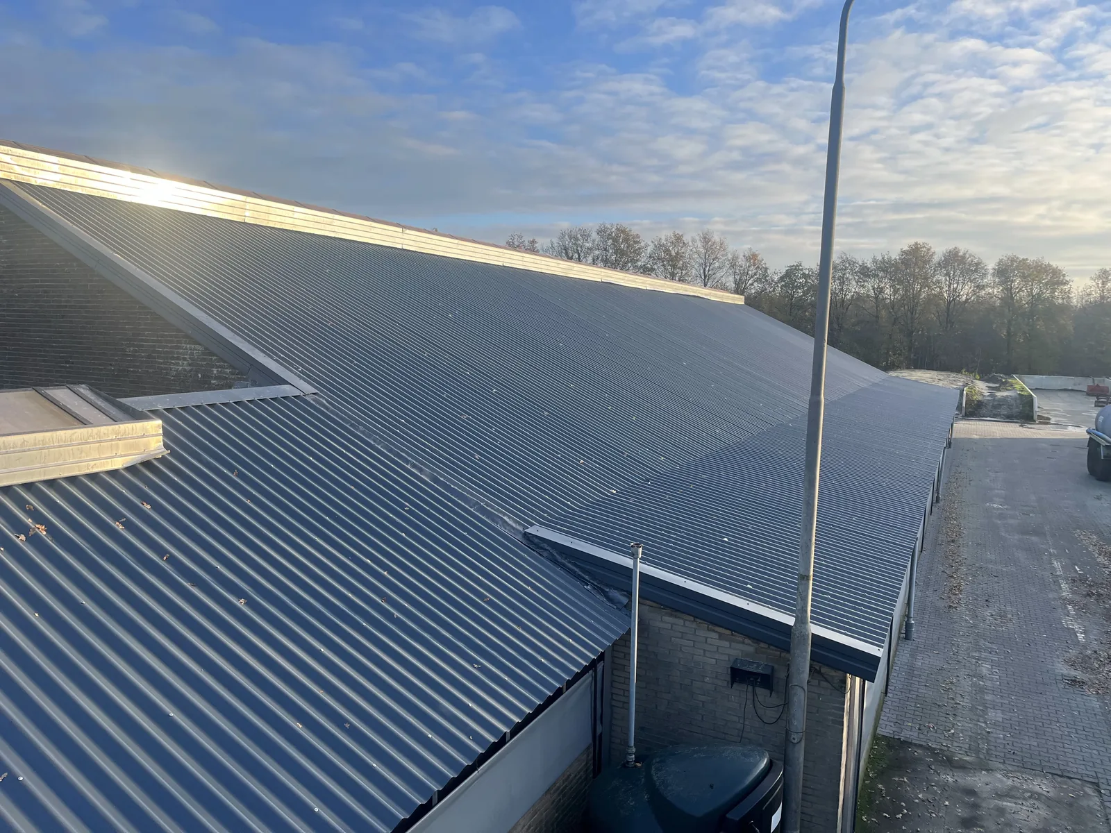 Dakrenovatie van een stal